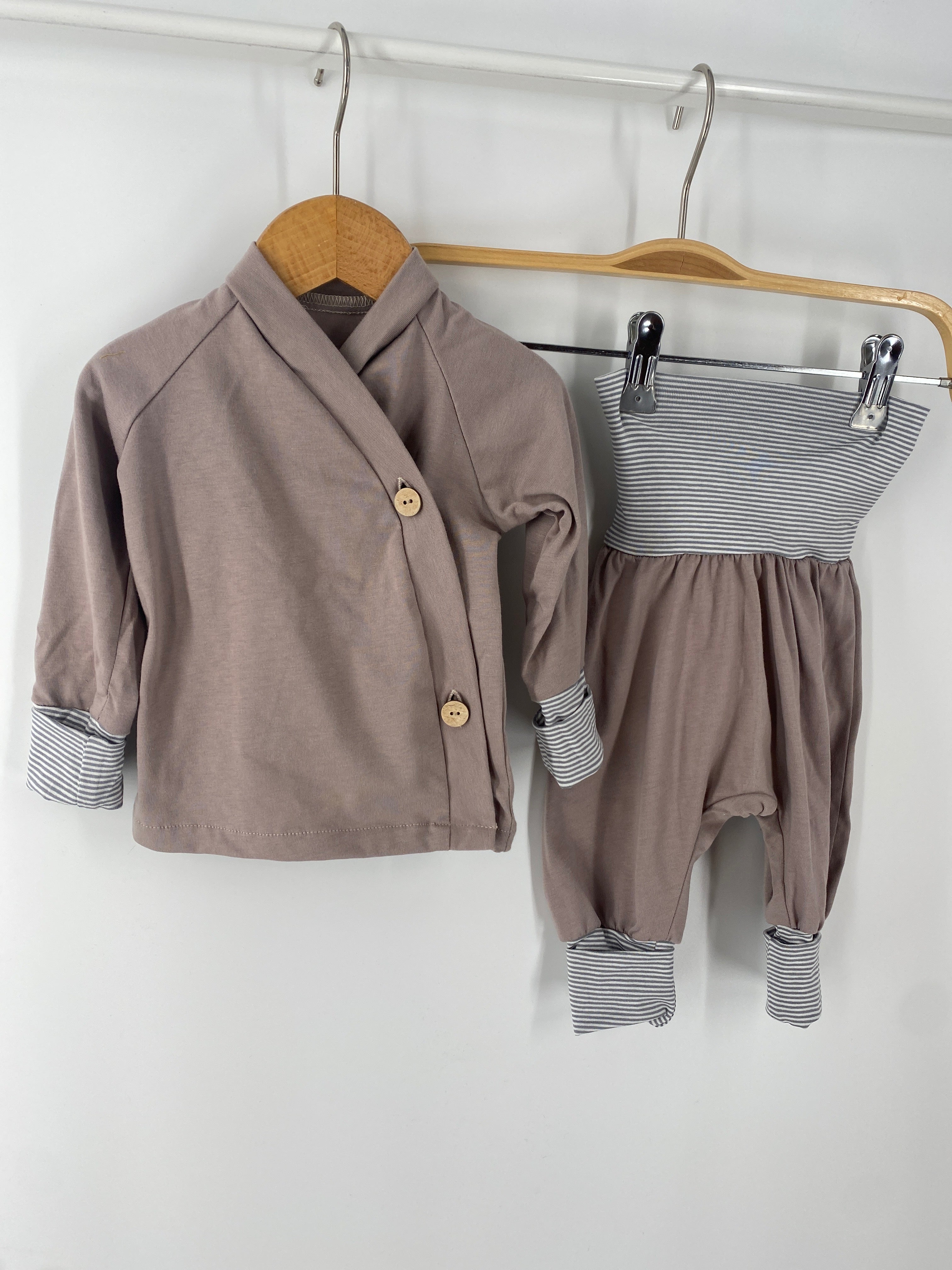 NEU Babyset Schlüttli & Babyknicker Bio Jersey Lavendel Gr 6M